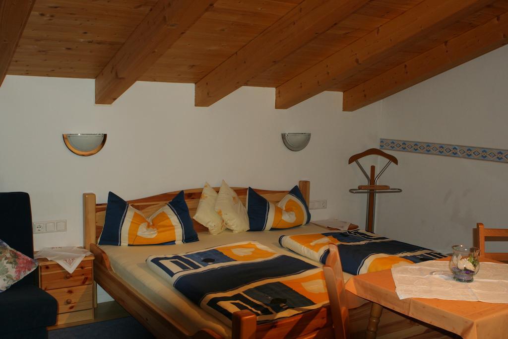 Haus Hildegard Hotel Neustift im Stubaital Phòng bức ảnh